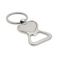 Metalowy brelok w kształcie serca połączony z otwieraczem