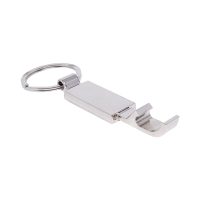 Metalowy, prostokątny brelok, połączony z otwieraczem