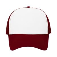 Przód czapki z daszkiem typu Trucker, 5-panelowa, biała z bordową siateczką i regulacją