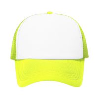 Przód czapki z daszkiem typu Trucker, 5-panelowa, biała z żółtą siateczką i regulacją